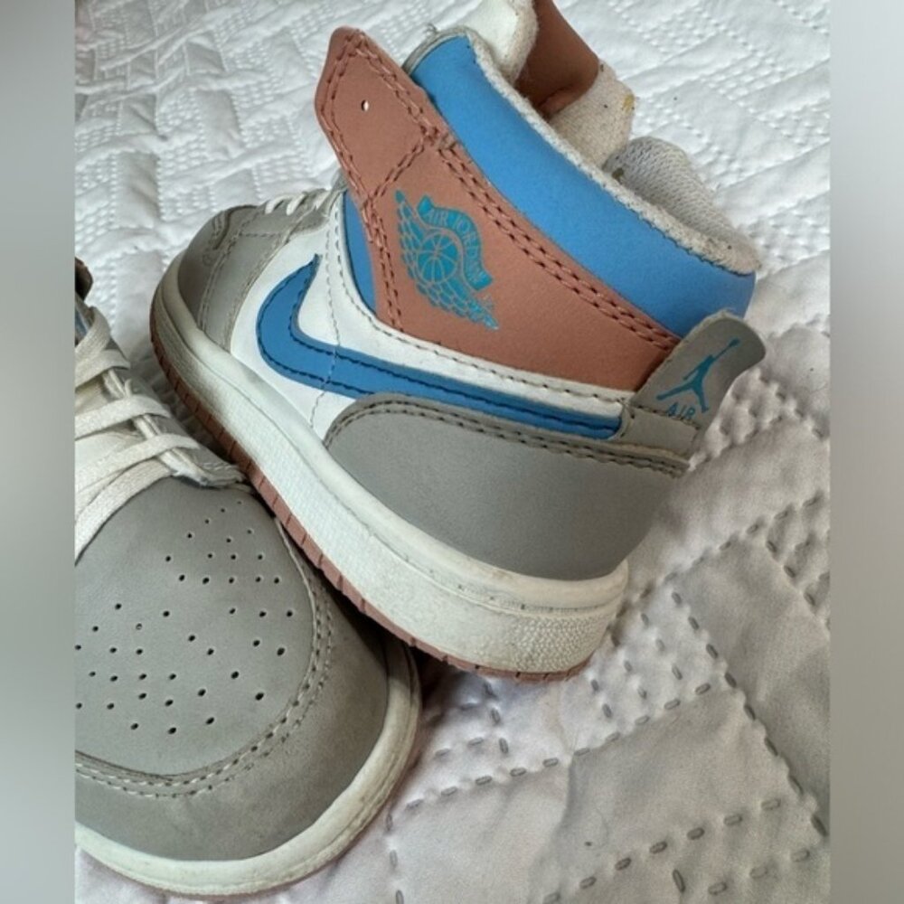 Nike Jordan 1 Toddler Preschooler High Top Stylish Basketball Sneakers Euro 27 - Picture 6 of 11